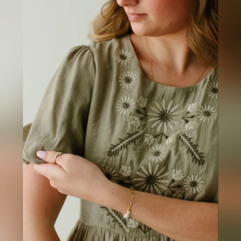 Women's Elegant Light Olive Embroidered Detail Short Sleeve Lined Midi Dress